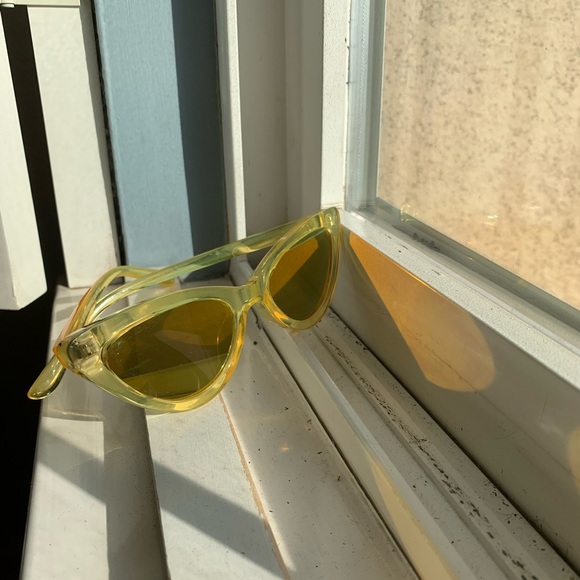 urban outfitter yellow cat eye sunnies - Picture 2 of 3